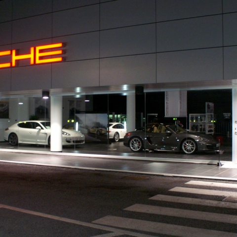 autosalone e magazzino Concessionaria Porsche Cuneo - Ingar Progetti - Insediamento attività polifunzionali