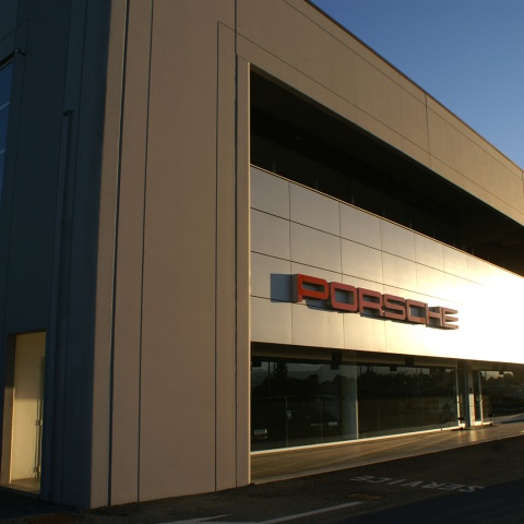 autosalone e magazzino Concessionaria Porsche Cuneo - Ingar Progetti - Insediamento attività polifunzionali