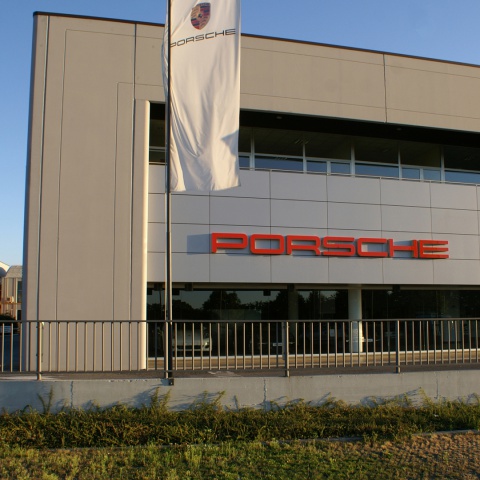 autosalone e magazzino Concessionaria Porsche Cuneo - Ingar Progetti - Insediamento attività polifunzionali